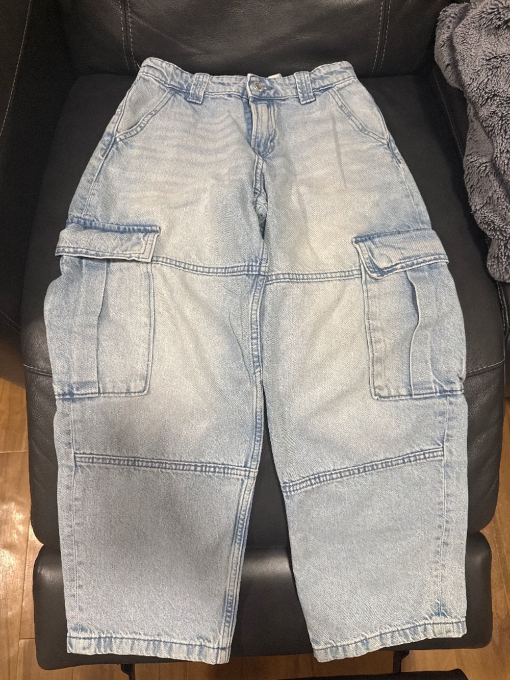 Light wash denim cargo jeans